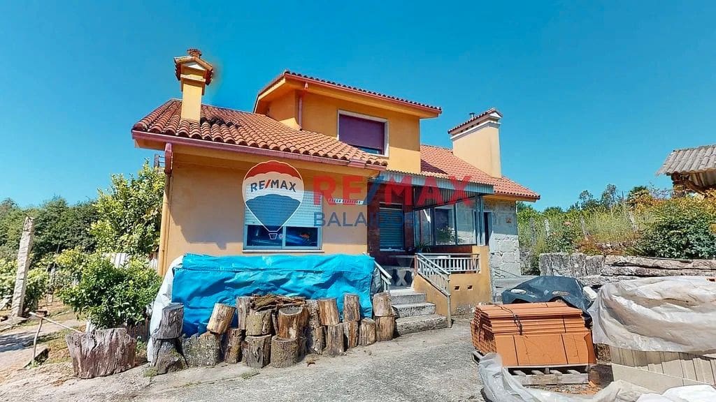 6 bedroom Semi-detached Villa for sale in Ponteareas with pool garage - € 280,000 (Ref: 9685427)