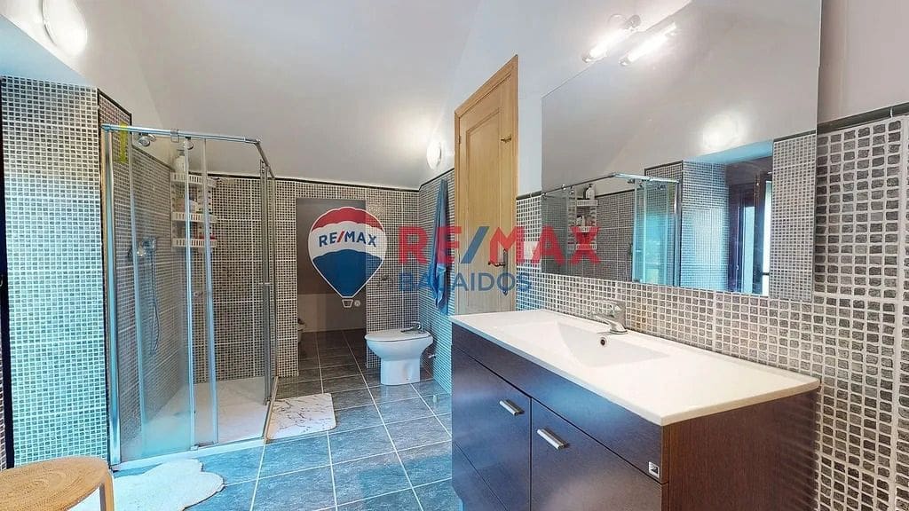 6 bedroom Semi-detached Villa for sale in Ponteareas with pool garage - € 280,000 (Ref: 9685427)