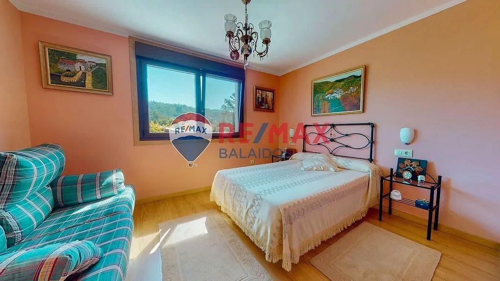 6 bedroom Semi-detached Villa for sale in Ponteareas with pool garage - € 280,000 (Ref: 9685427)