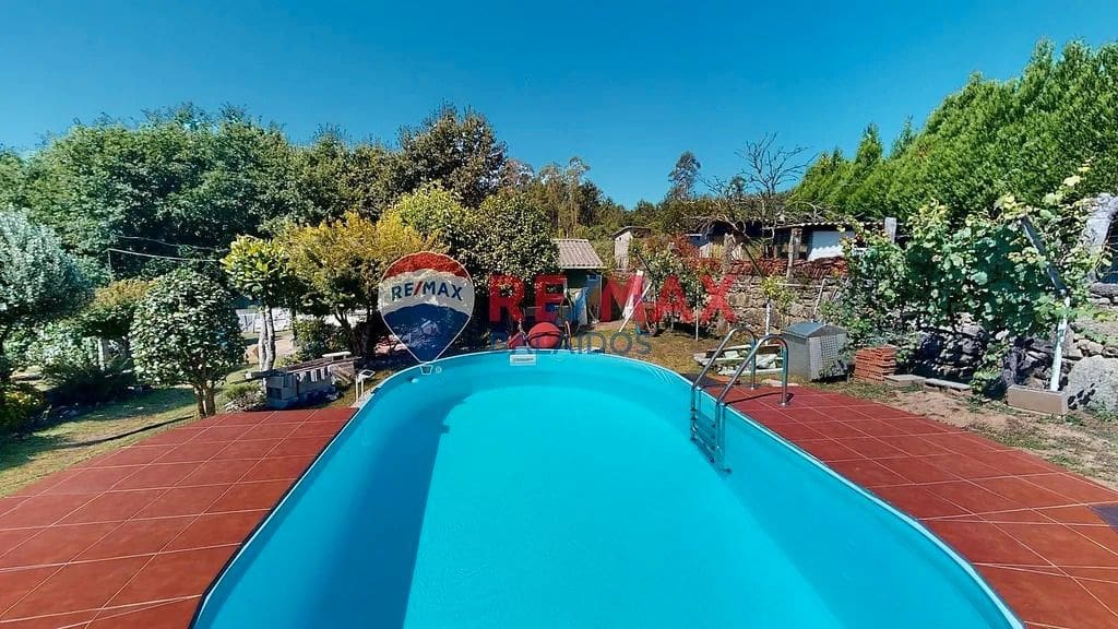 6 bedroom Semi-detached Villa for sale in Ponteareas with pool garage - € 280,000 (Ref: 9685427)