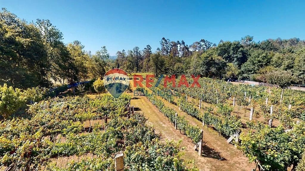 6 bedroom Semi-detached Villa for sale in Ponteareas with pool garage - € 280,000 (Ref: 9685427)