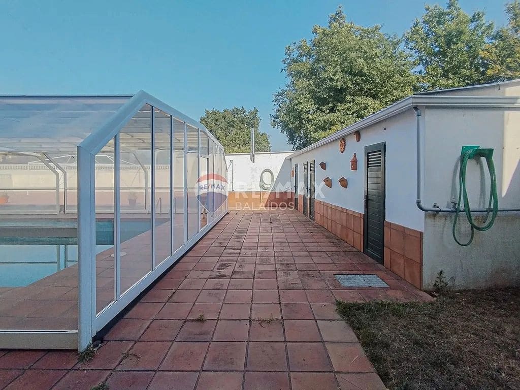 4 slaapkamer Finca/Landhuis te koop in Tomino met zwembad garage - € 348.000 (Ref: 9685428)