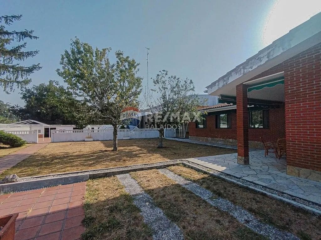 4 slaapkamer Finca/Landhuis te koop in Tomino met zwembad garage - € 348.000 (Ref: 9685428)