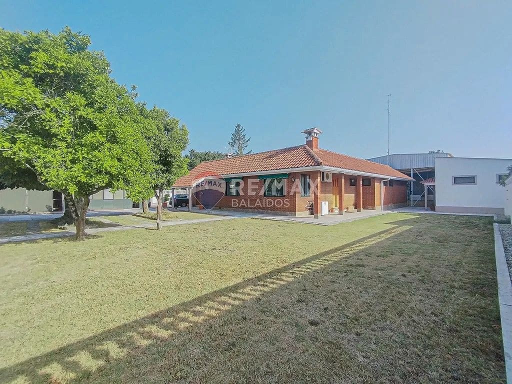 4 slaapkamer Finca/Landhuis te koop in Tomino met zwembad garage - € 348.000 (Ref: 9685428)