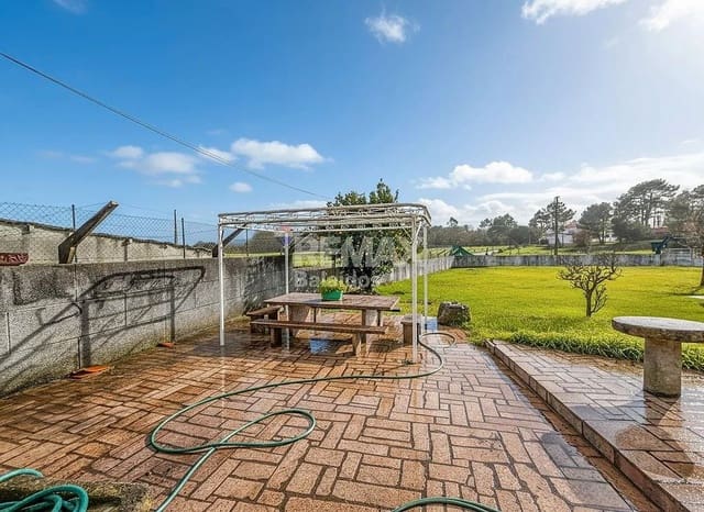 Chalet de 4 habitaciones en O Rosal en venta con garaje - 390.000 € (Ref: 9685431)