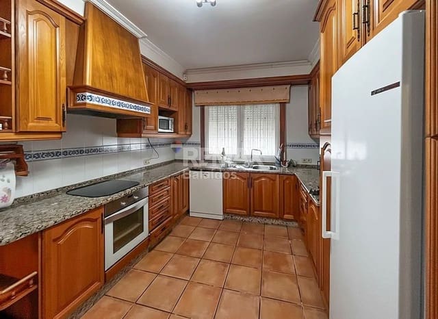 Chalet de 4 habitaciones en O Rosal en venta con garaje - 390.000 € (Ref: 9685431)