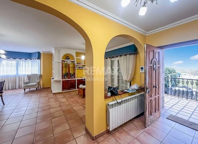 Chalet de 4 habitaciones en O Rosal en venta con garaje - 390.000 € (Ref: 9685431)