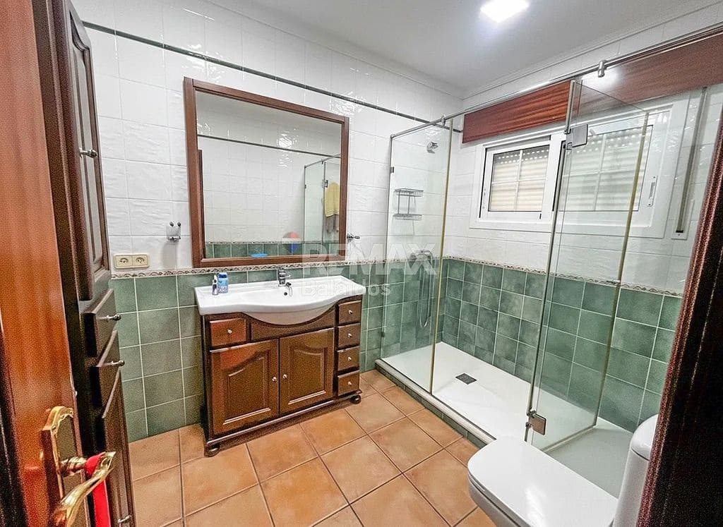 4 bedroom Villa for sale in O Rosal with garage - € 390,000 (Ref: 9685431)