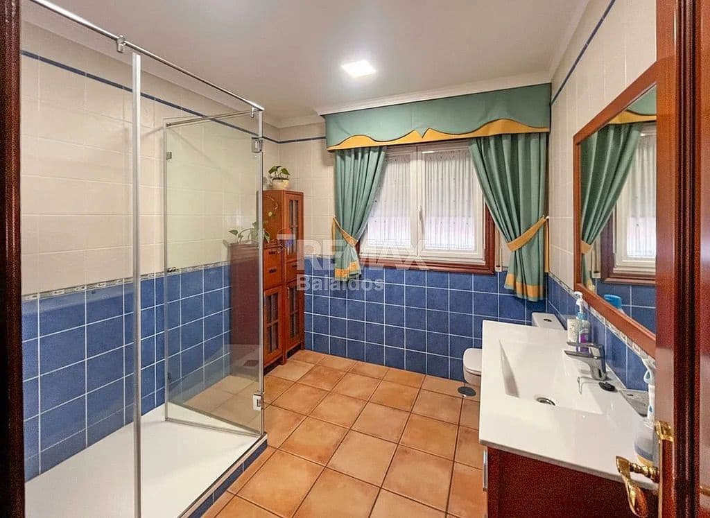 4 bedroom Villa for sale in O Rosal with garage - € 390,000 (Ref: 9685431)