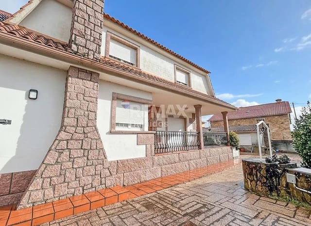 Chalet de 4 habitaciones en O Rosal en venta con garaje - 390.000 € (Ref: 9685431)