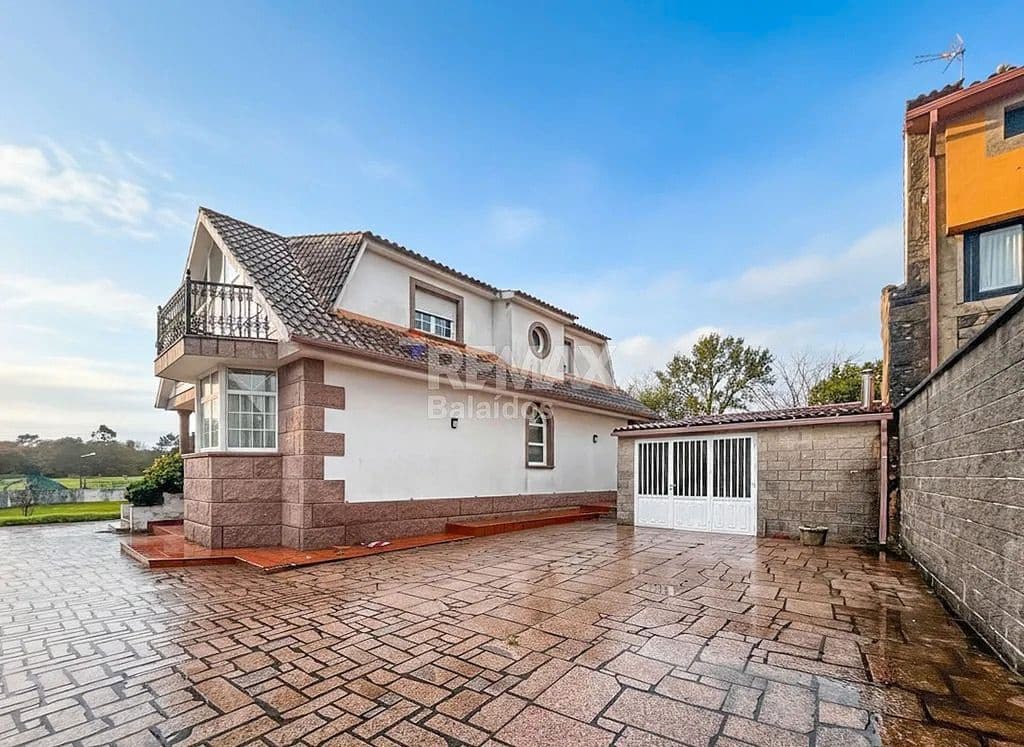 4 bedroom Villa for sale in O Rosal with garage - € 390,000 (Ref: 9685431)