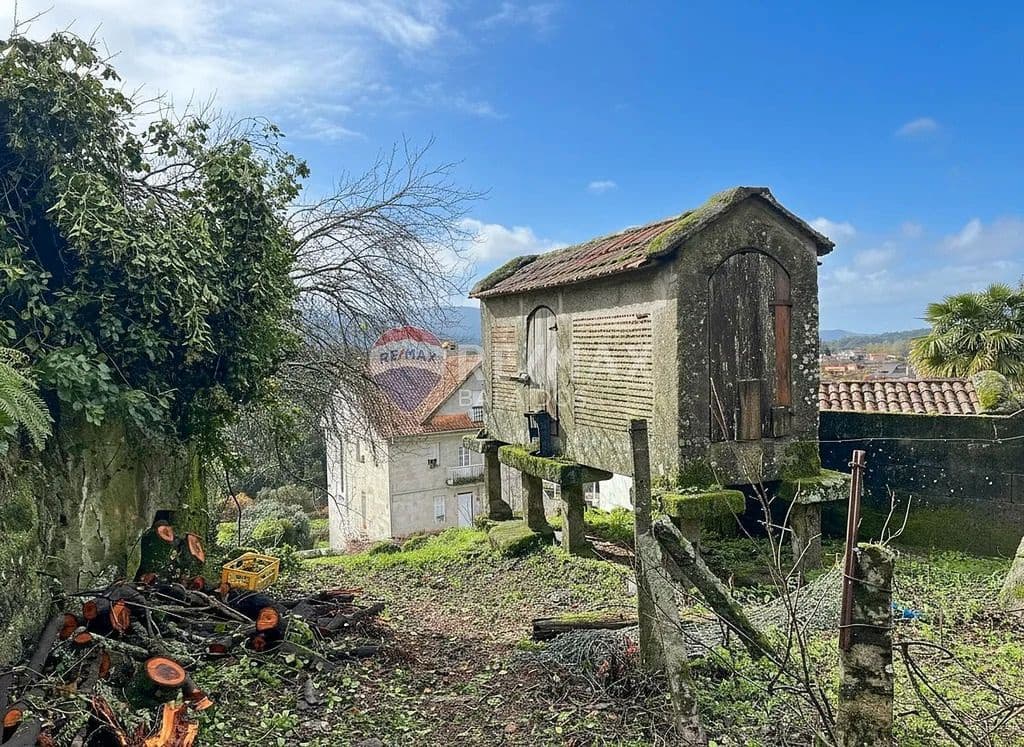 2 bedroom Finca/Country House for sale in Gondomar - € 110,000 (Ref: 9685439)