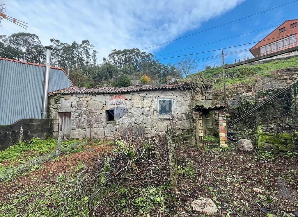 2 bedroom Finca/Country House for sale in Gondomar - € 110,000 (Ref: 9685439)