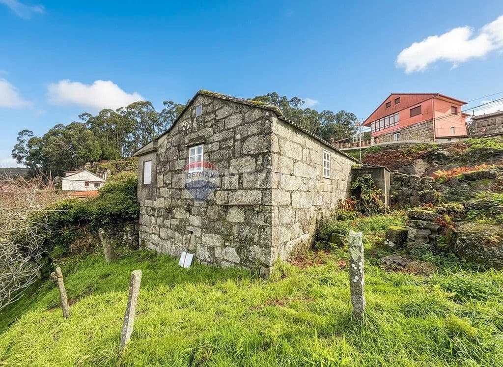 2 bedroom Finca/Country House for sale in Gondomar - € 110,000 (Ref: 9685439)