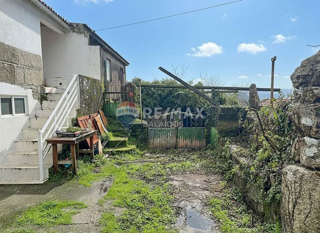 2 bedroom Finca/Country House for sale in Gondomar - € 110,000 (Ref: 9685439)