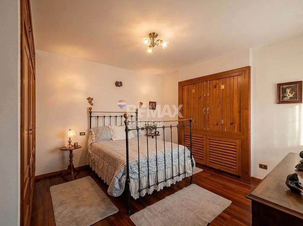 7 makuuhuone Maalaistalo myytävänä paikassa Tui mukana uima-altaan 
autotalli - 580 000 € (Ref: 9685440)