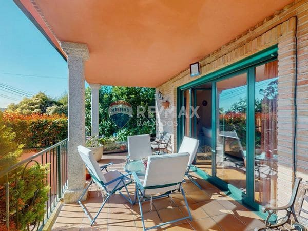 4 bedroom Villa for sale in Gondomar with pool garage - € 485,000 (Ref: 9685443)