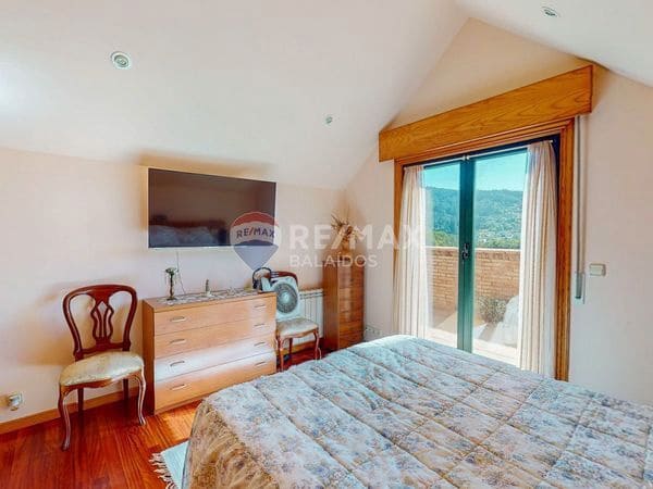 4 bedroom Villa for sale in Gondomar with pool garage - € 485,000 (Ref: 9685443)