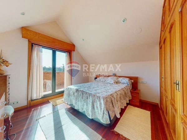 4 bedroom Villa for sale in Gondomar with pool garage - € 485,000 (Ref: 9685443)