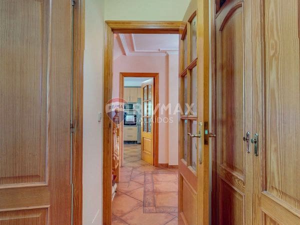 4 bedroom Villa for sale in Gondomar with pool garage - € 485,000 (Ref: 9685443)