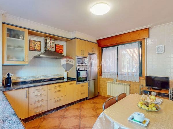 4 bedroom Villa for sale in Gondomar with pool garage - € 485,000 (Ref: 9685443)