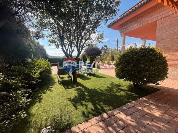 4 bedroom Villa for sale in Gondomar with pool garage - € 485,000 (Ref: 9685443)