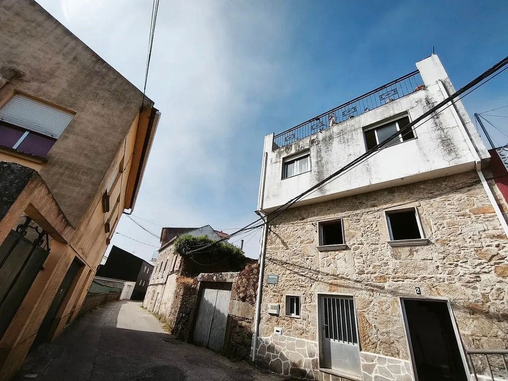 4 bedroom Villa for sale in A Guarda - € 80,000 (Ref: 9685450)