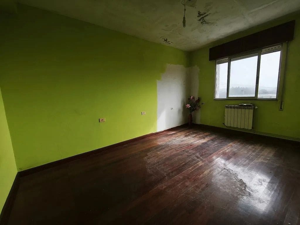 4 bedroom Villa for sale in A Guarda - € 80,000 (Ref: 9685453)