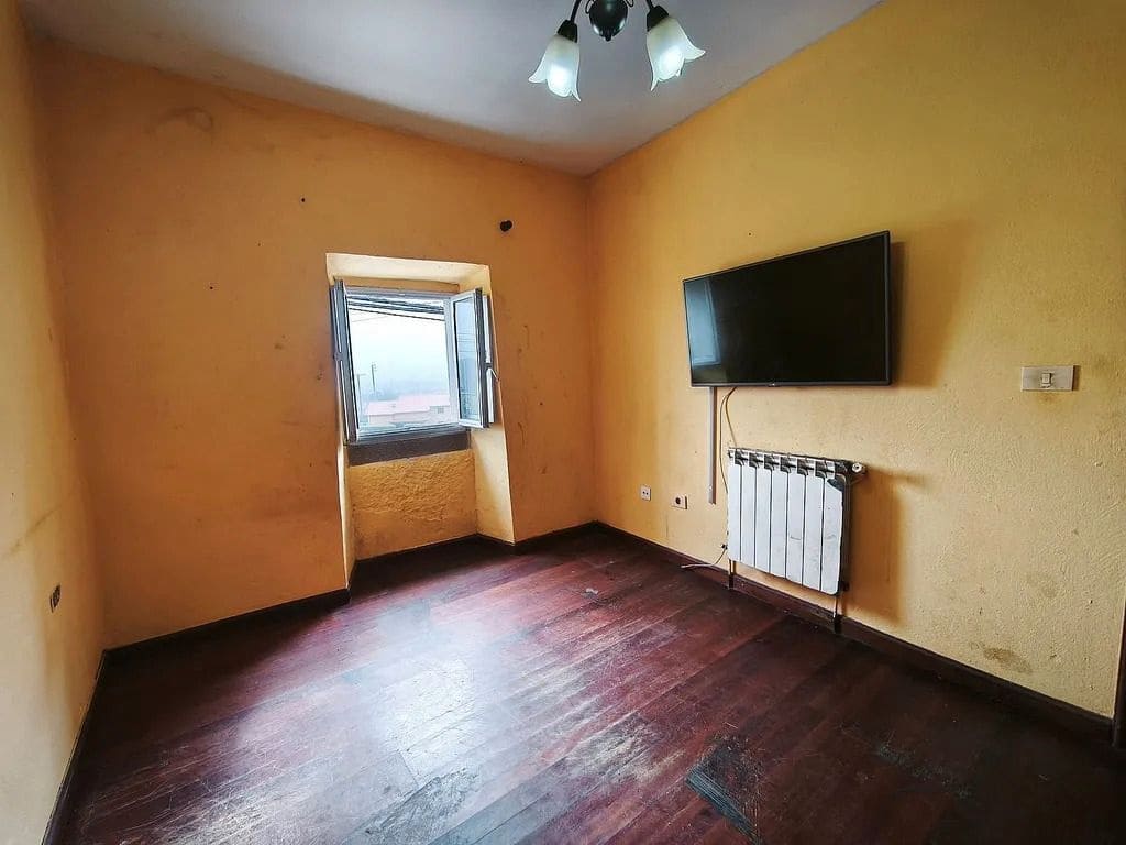 4 bedroom Villa for sale in A Guarda - € 80,000 (Ref: 9685453)