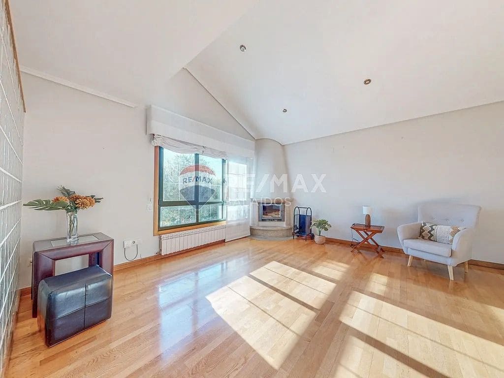 6 bedroom Villa for sale in Tui with pool garage - € 570,000 (Ref: 9685459)