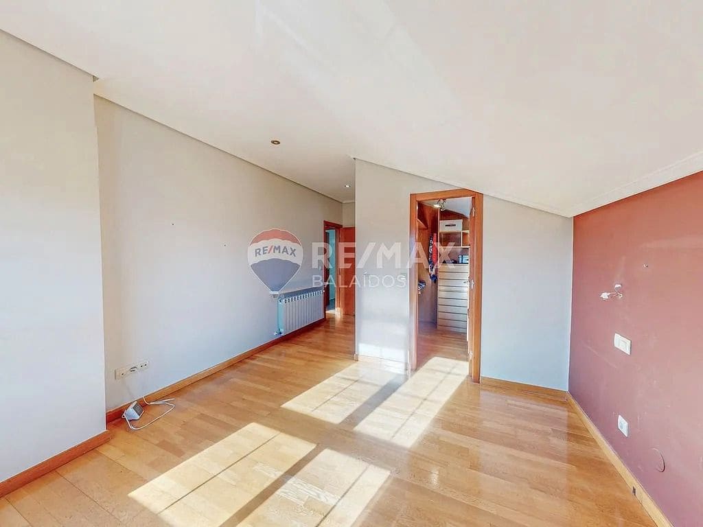 6 bedroom Villa for sale in Tui with pool garage - € 570,000 (Ref: 9685459)