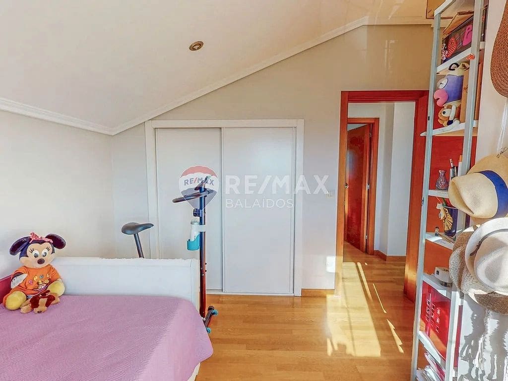 6 bedroom Villa for sale in Tui with pool garage - € 570,000 (Ref: 9685459)