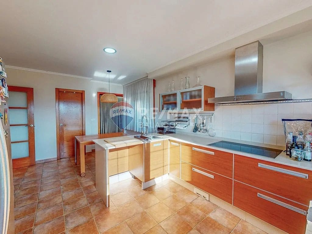 6 bedroom Villa for sale in Tui with pool garage - € 570,000 (Ref: 9685459)