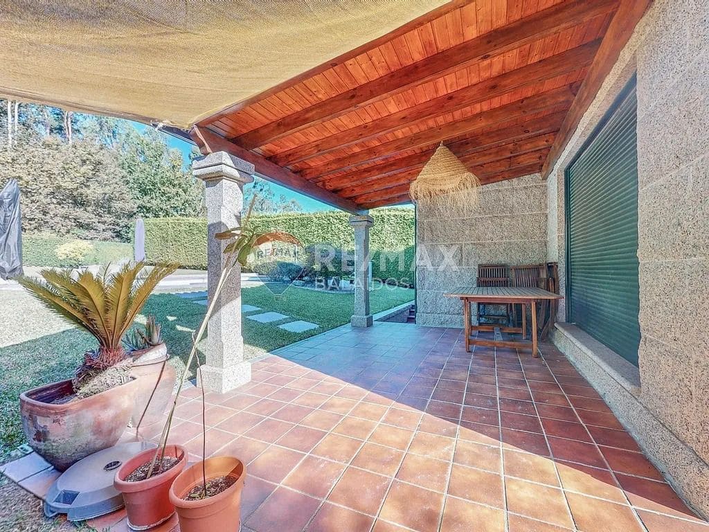 6 bedroom Villa for sale in Tui with pool garage - € 570,000 (Ref: 9685459)