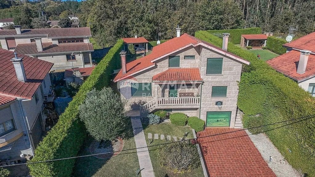 6 bedroom Villa for sale in Tui with pool garage - € 570,000 (Ref: 9685459)