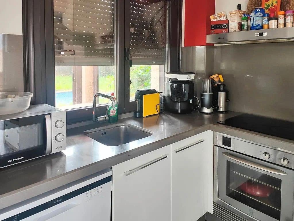 4 bedroom Villa for sale in Baiona with pool garage - € 430,000 (Ref: 9685460)