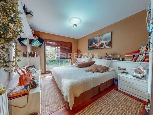 5 sovrum Villa till salu i Vigo med garage - 650 000 € (Ref: 9685467)