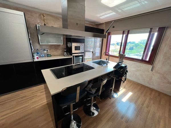 10 slaapkamer Hotel te koop in Moana met garage - € 580.000 (Ref: 9685474)