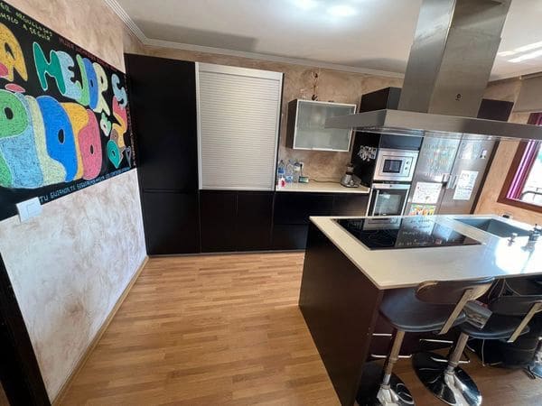 10 slaapkamer Hotel te koop in Moana met garage - € 580.000 (Ref: 9685474)