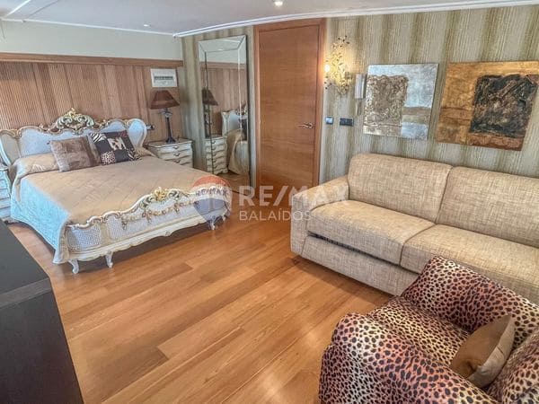 4 bedroom Penthouse for sale in Vigo with garage - € 1,800,000 (Ref: 9685496)