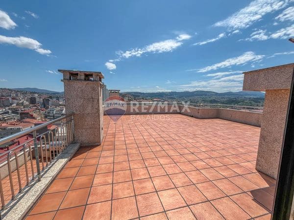 4 bedroom Penthouse for sale in Vigo with garage - € 1,800,000 (Ref: 9685496)