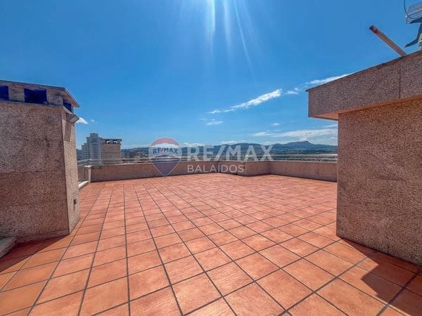 4 bedroom Penthouse for sale in Vigo with garage - € 1,800,000 (Ref: 9685496)