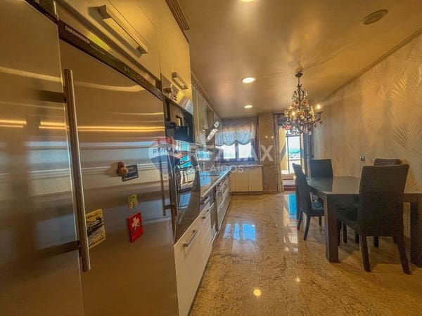 4 bedroom Penthouse for sale in Vigo with garage - € 1,800,000 (Ref: 9685496)