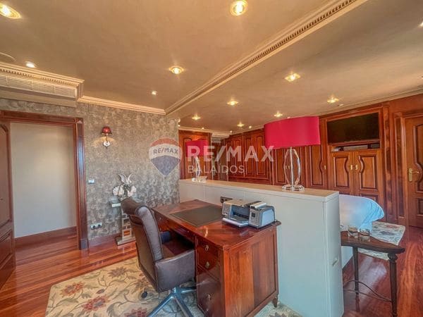 4 bedroom Penthouse for sale in Vigo with garage - € 1,800,000 (Ref: 9685496)