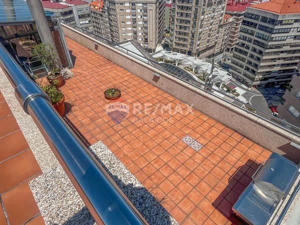 4 bedroom Penthouse for sale in Vigo with garage - € 1,800,000 (Ref: 9685496)