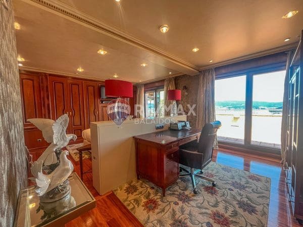 4 bedroom Penthouse for sale in Vigo with garage - € 1,800,000 (Ref: 9685496)