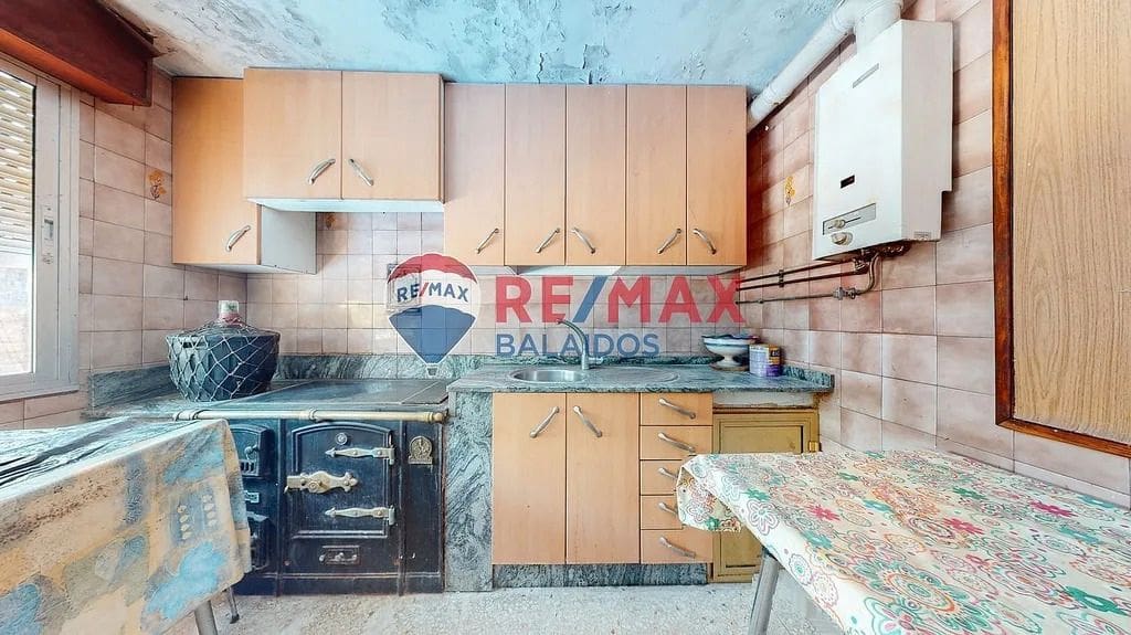 6 bedroom Semi-detached Villa for sale in Ponteareas with pool garage - € 280,000 (Ref: 9691332)