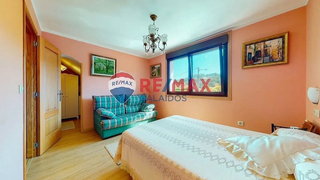 6 bedroom Semi-detached Villa for sale in Ponteareas with pool garage - € 280,000 (Ref: 9691332)