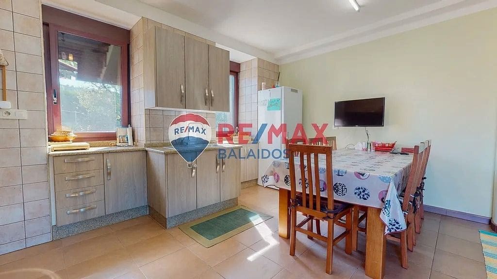 6 bedroom Semi-detached Villa for sale in Ponteareas with pool garage - € 280,000 (Ref: 9691332)