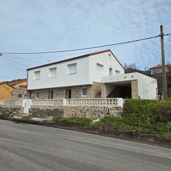 4 bedroom Villa for sale in Oia with garage - € 340,000 (Ref: 9691429)